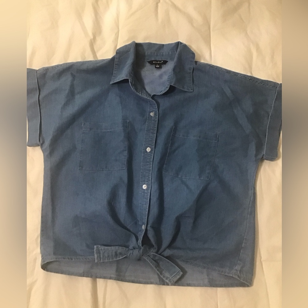 Sim&sam size large NWOT Blue Denim Button-Up Short Sleeve Top with Front Tie